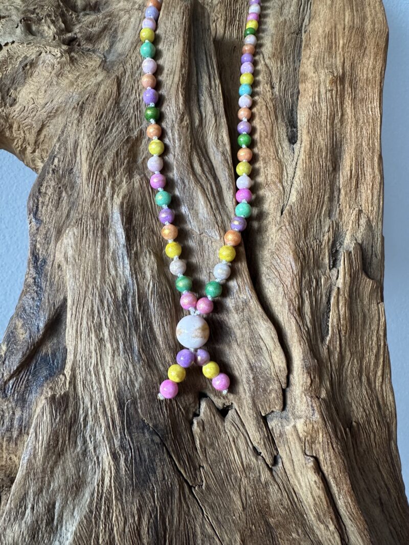 Set: Mala "Candy" aus bunten Jadeperlen mit Goldschimmer inkl. Armband – Bild 15