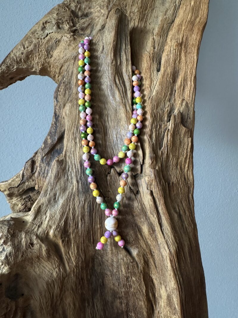 Set: Mala "Candy" aus bunten Jadeperlen mit Goldschimmer inkl. Armband – Bild 16