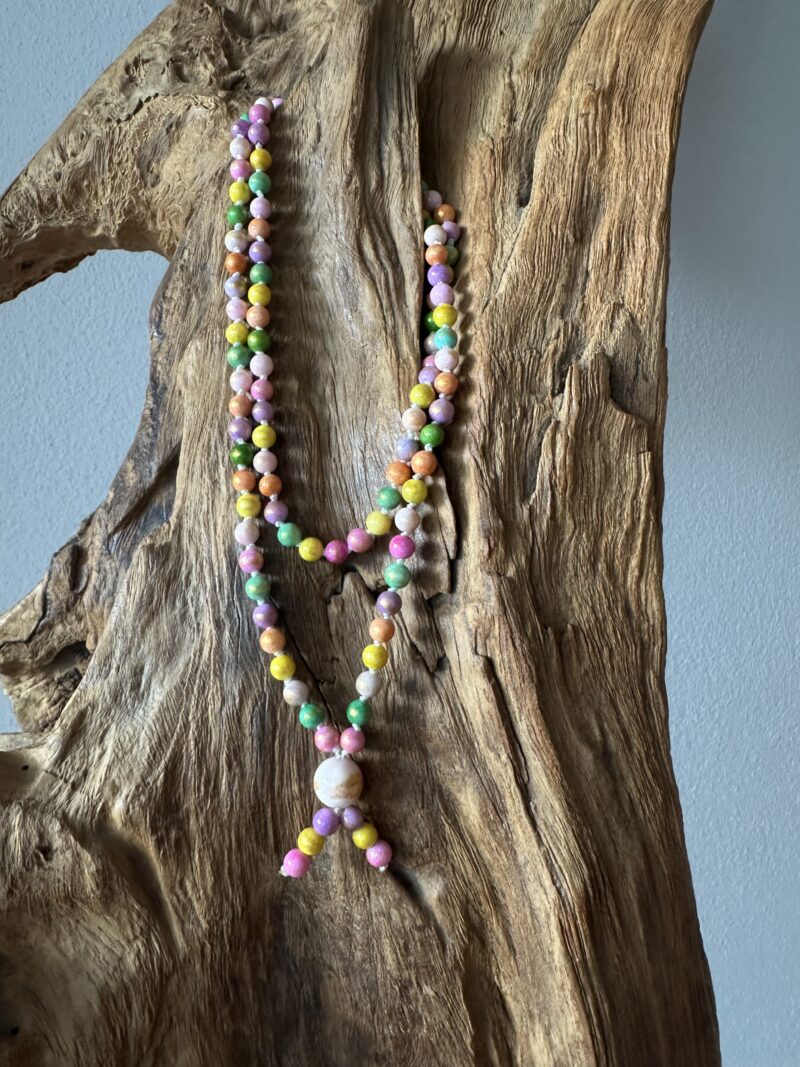 Set: Mala "Candy" aus bunten Jadeperlen mit Goldschimmer inkl. Armband – Bild 17
