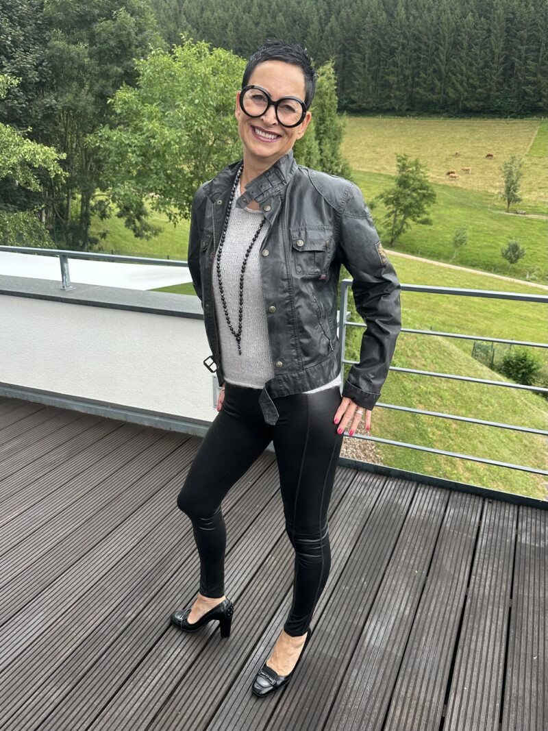 SHARIN TEE dt./engl. – Bild 4