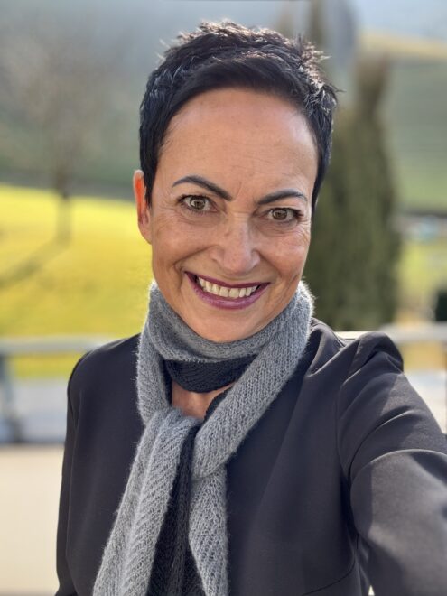 Meera Scarf - dt., engl., franz. - Release 23.03.26